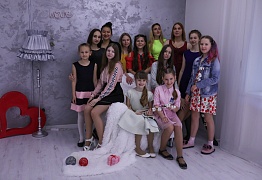 Группа Лолы 